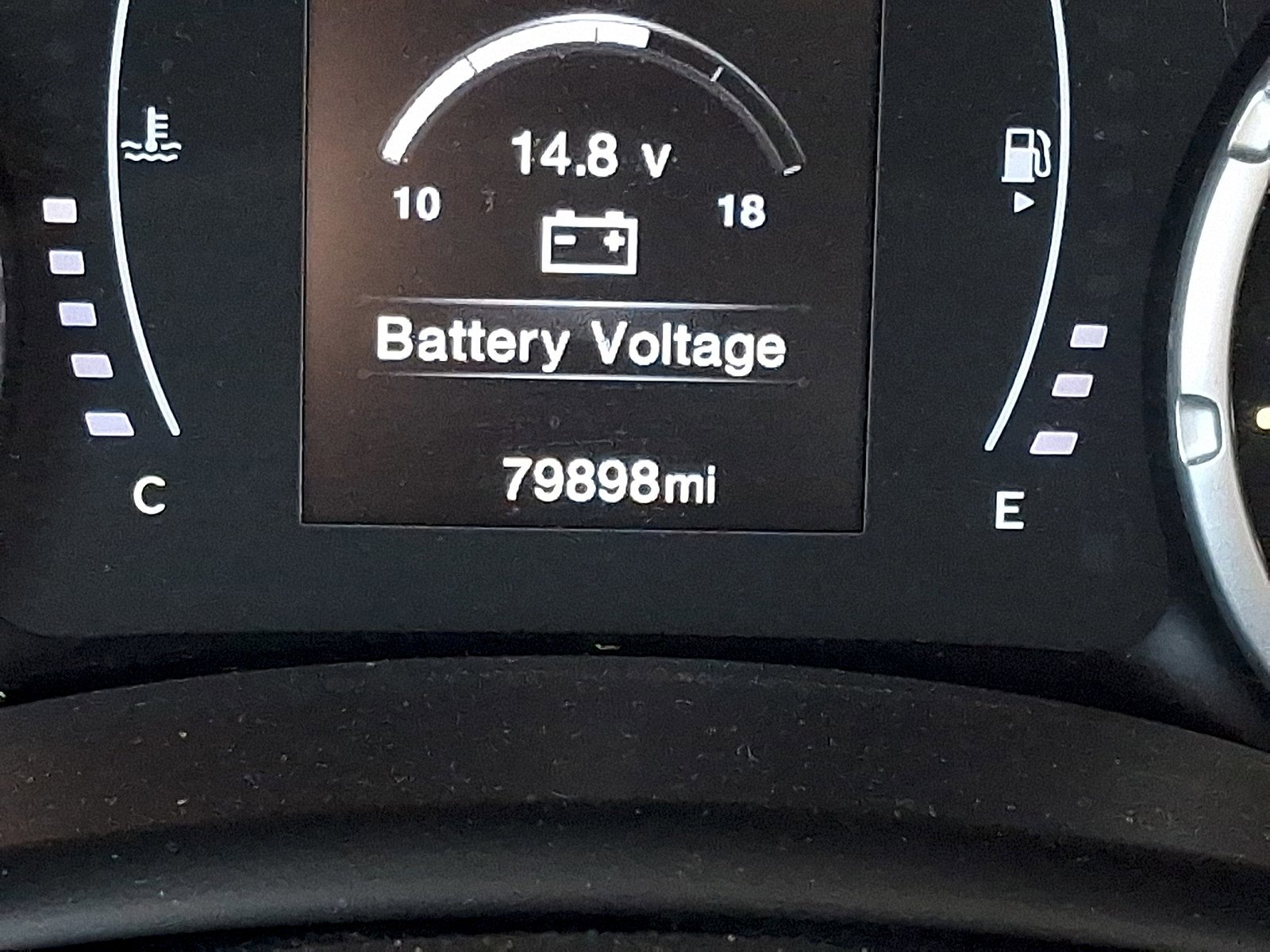 Used 2018 Jeep Renegade Latitude FWD image 16
