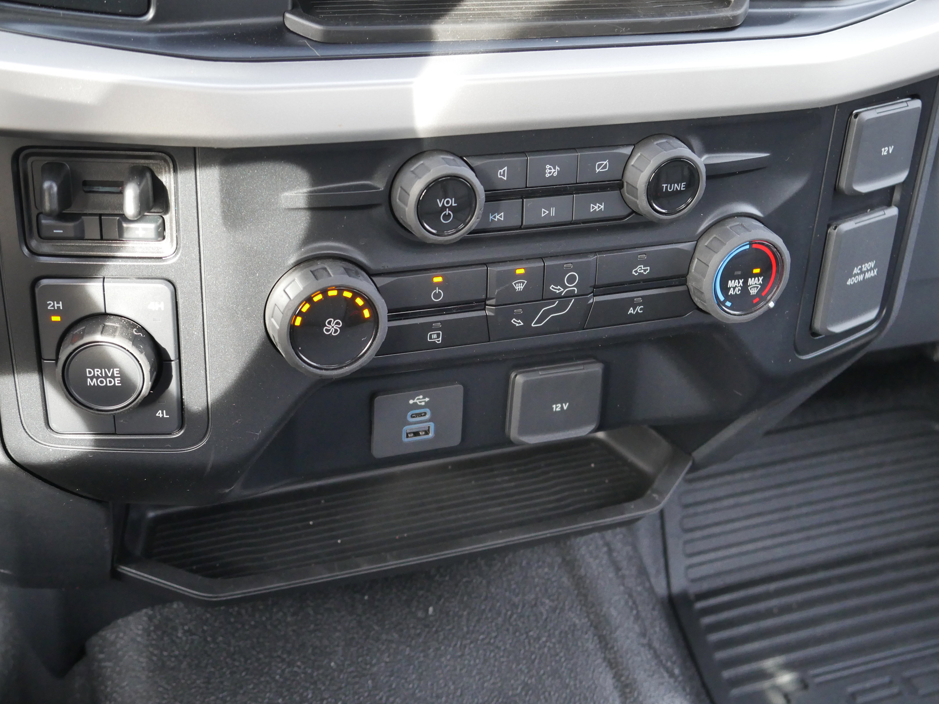 Certified 2024 Ford F450 XL w/ XL Chrome Package image 18