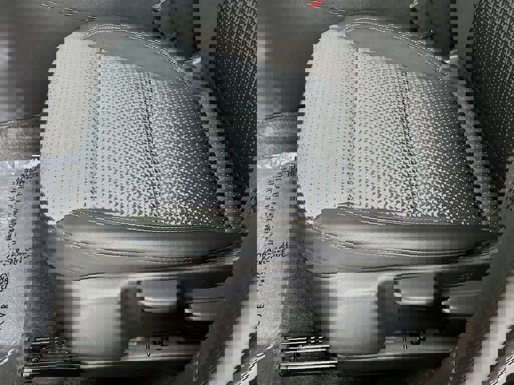 Used 2025 Chevrolet Trax LT w/ LT Convenience Package image 28