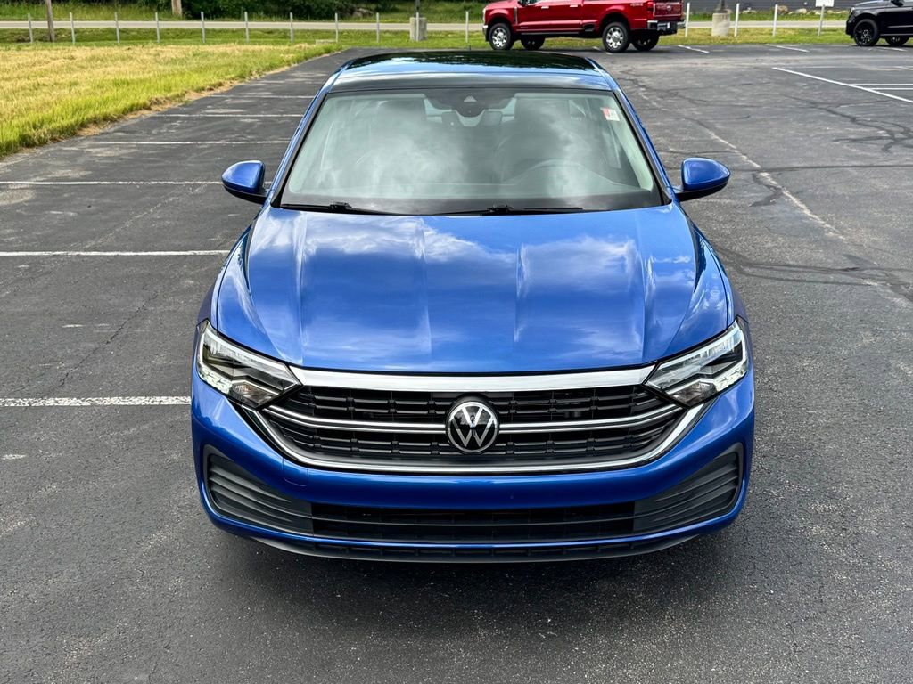 Used 2022 Volkswagen Jetta SE FWD image 3