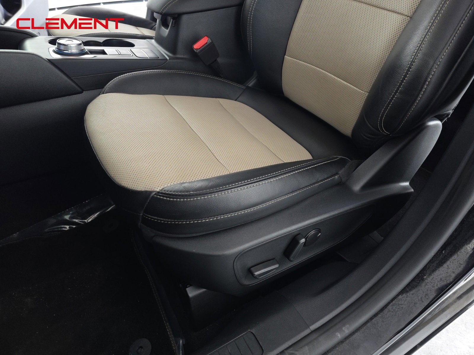 Certified 2022 Ford Escape Titanium w/ Titanium Elite Package image 29