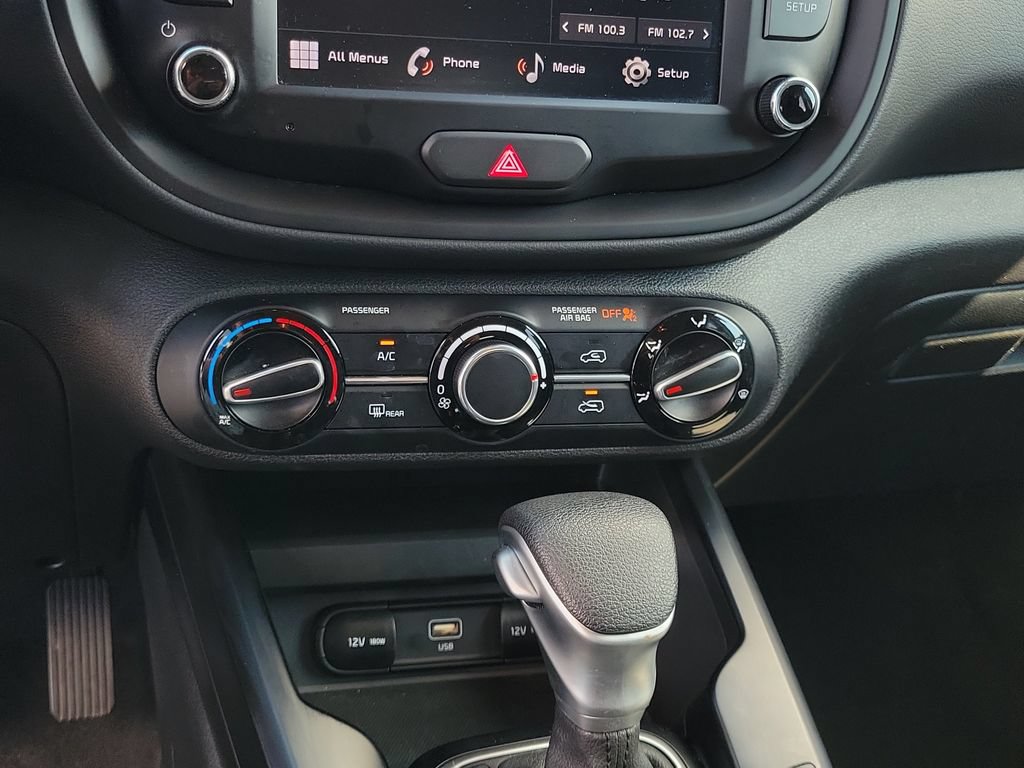 Used 2025 Kia Soul LX w/ LX Technology Package FWD image 28