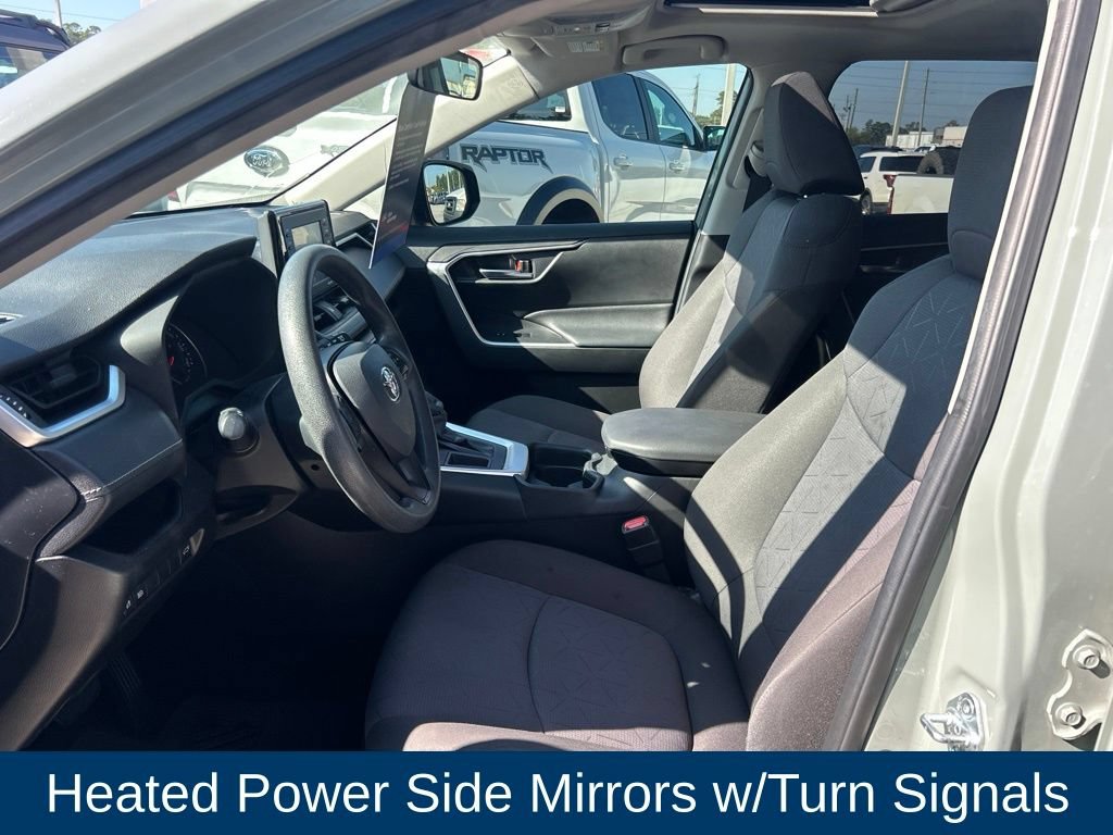 Used 2021 Toyota RAV4 XLE w/ Convenience Package FWD image 12