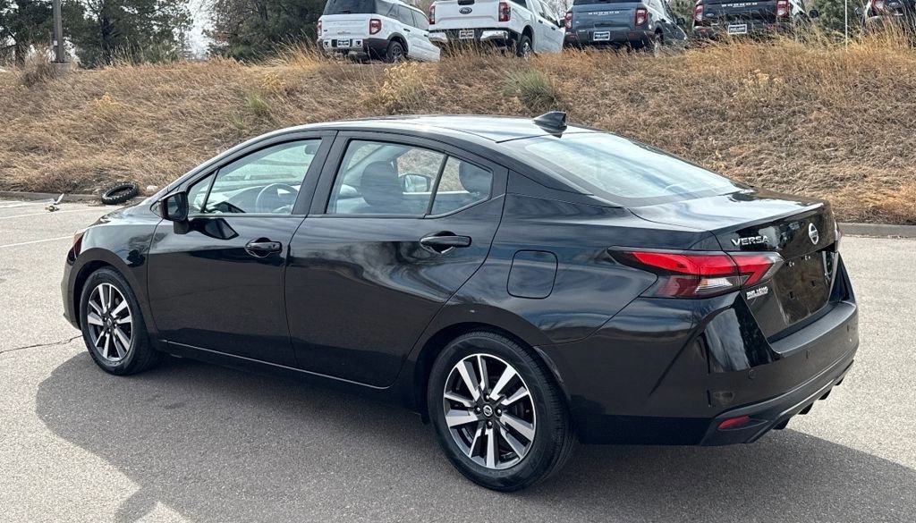 Used 2021 Nissan Versa SV image 3
