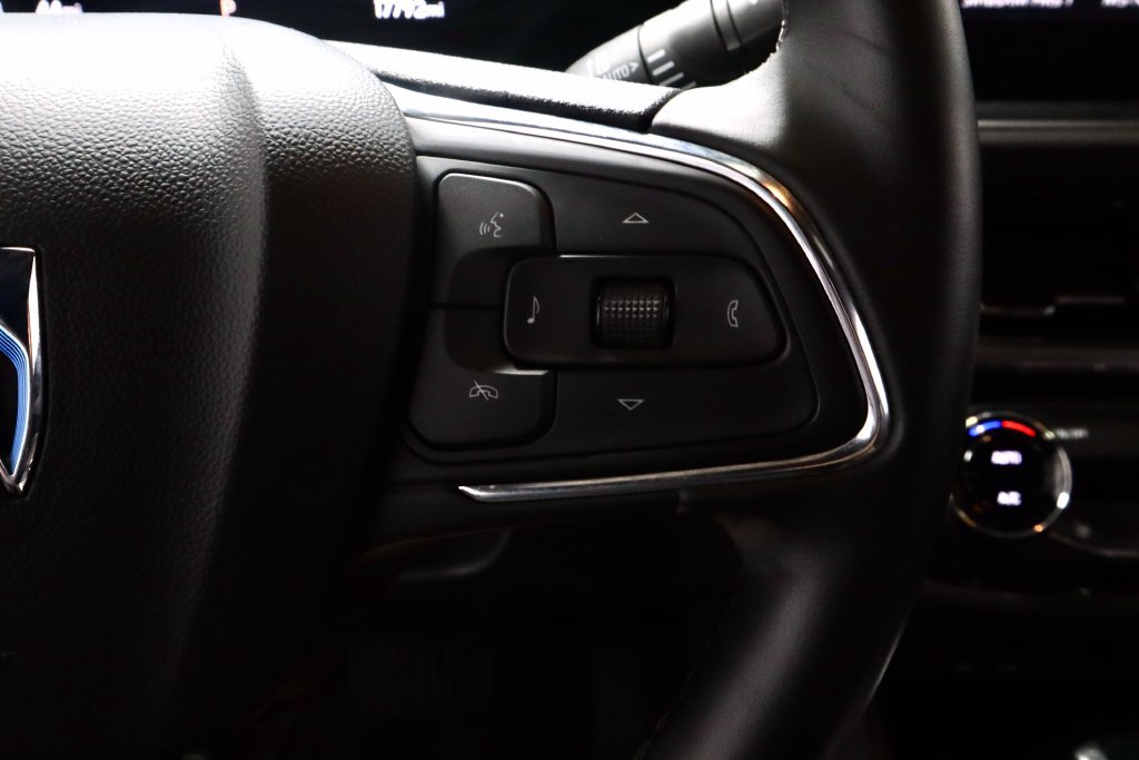 Used 2025 Buick Envista Sport Touring w/ Convenience I Package FWD image 28