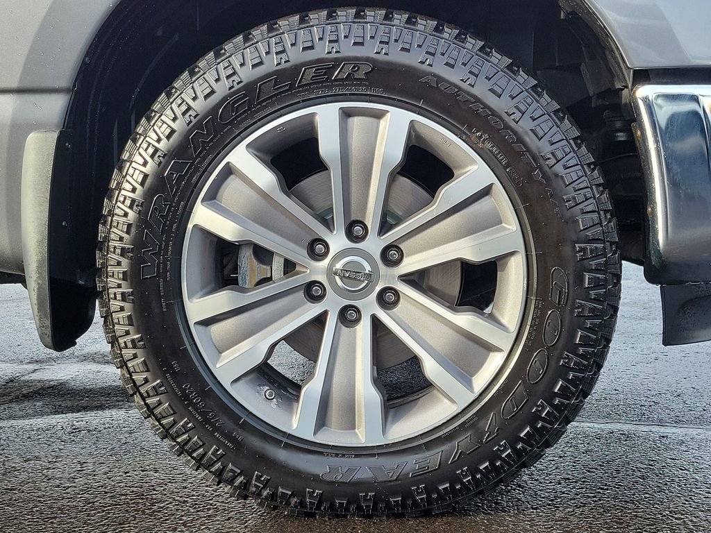 Used 2017 Nissan Titan SL image 9