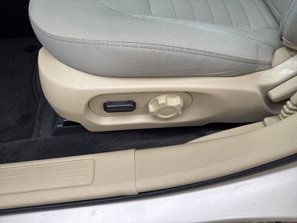 Certified 2018 Ford Taurus SE image 14