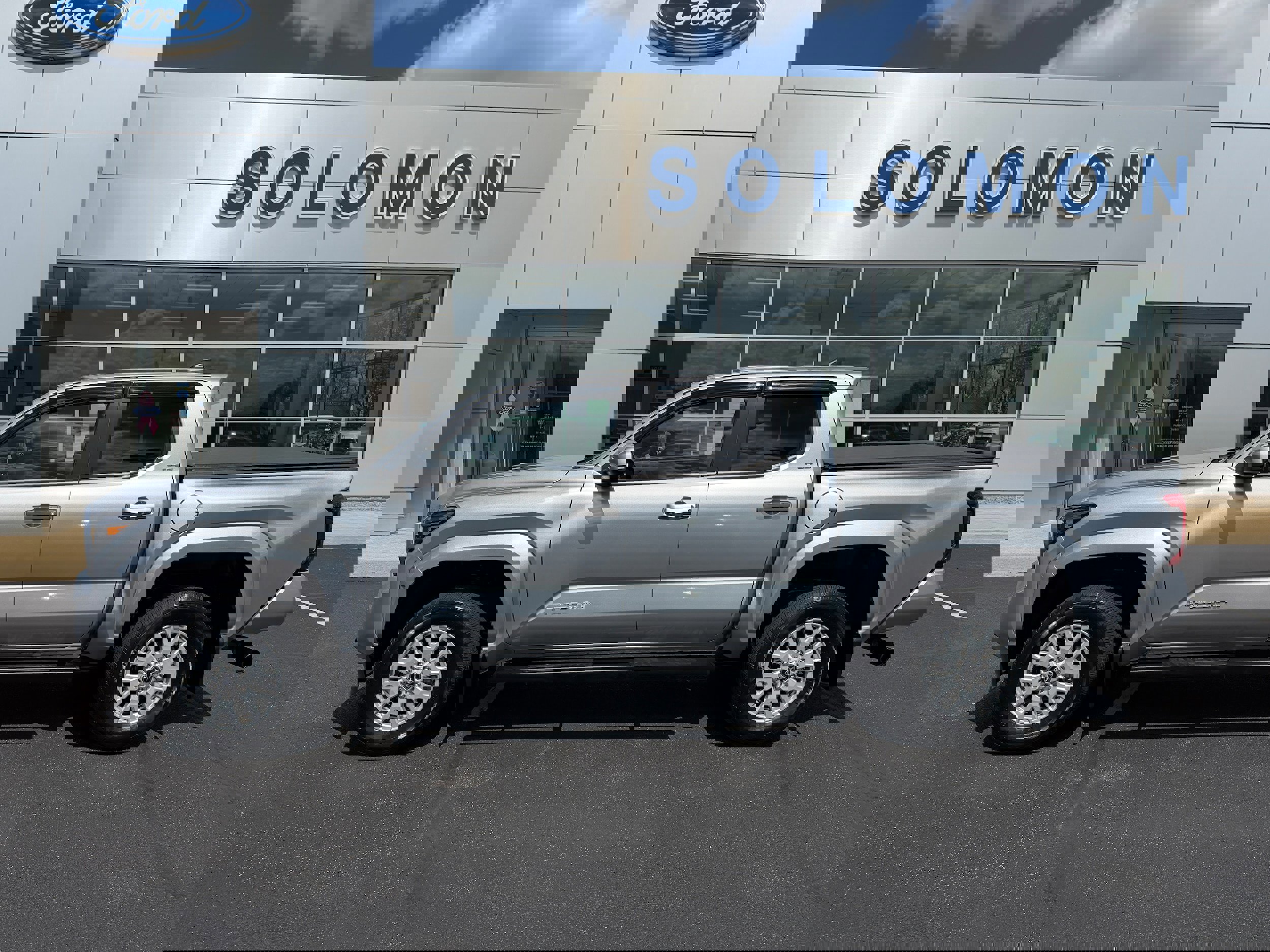 Used 2025 Toyota Tacoma SR5 image 6
