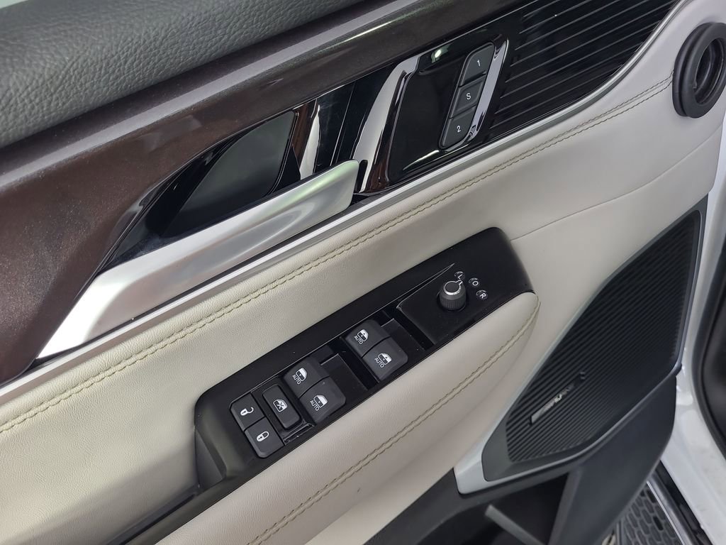 Used 2024 Jeep Wagoneer 4WD w/ Premium Group I image 18