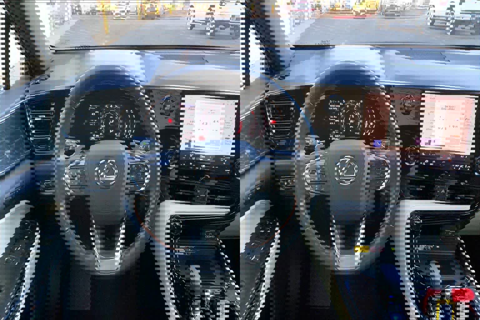 Used 2024 Lexus NX 250 FWD w/ Premium Package image 7