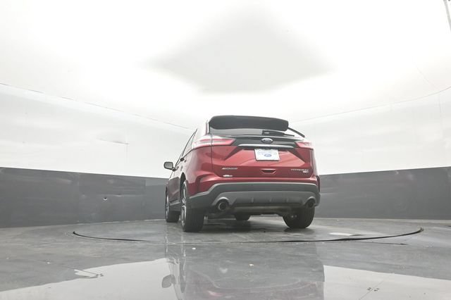 Certified 2019 Ford Edge Titanium w/ Cold Weather Package AWD/4WD image 39
