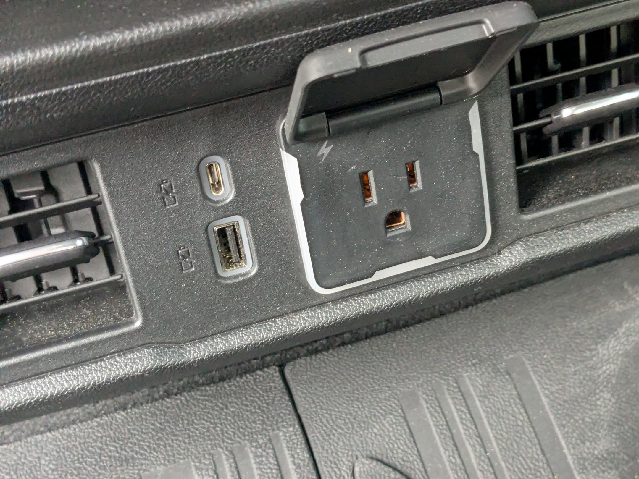 Used 2023 GMC Sierra 1500 Elevation image 25