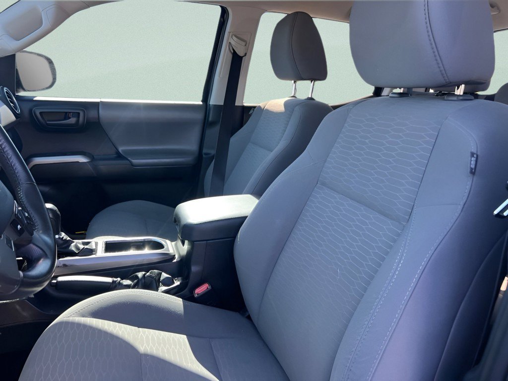 Used 2018 Toyota Tacoma SR5 RWD image 23