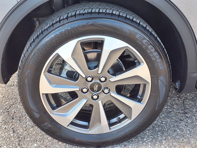 Certified 2024 Ford Escape Platinum w/ Premium Technology Package AWD/4WD image 29
