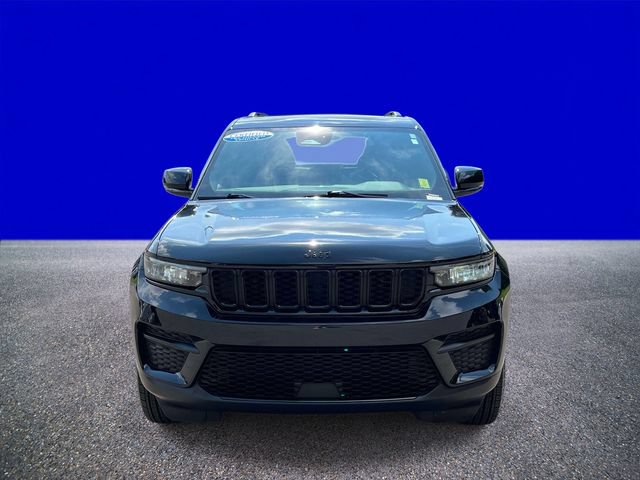 Used 2025 Jeep Grand Cherokee Altitude AWD/4WD image 8