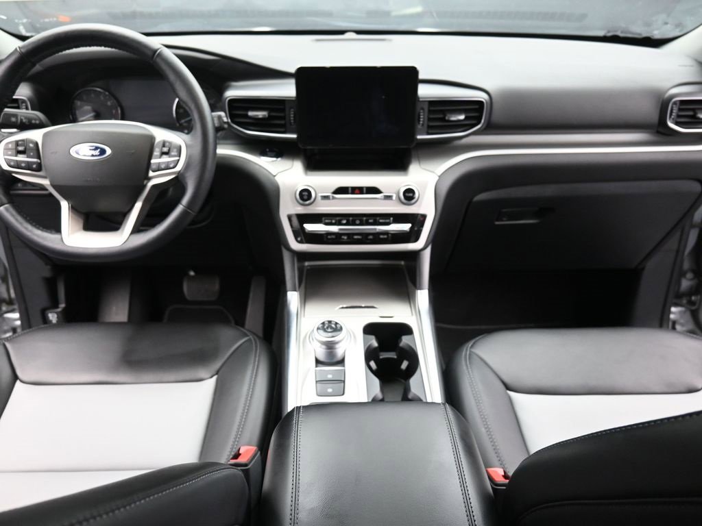 Certified 2022 Ford Explorer XLT w/ Equipment Group 202A image 16