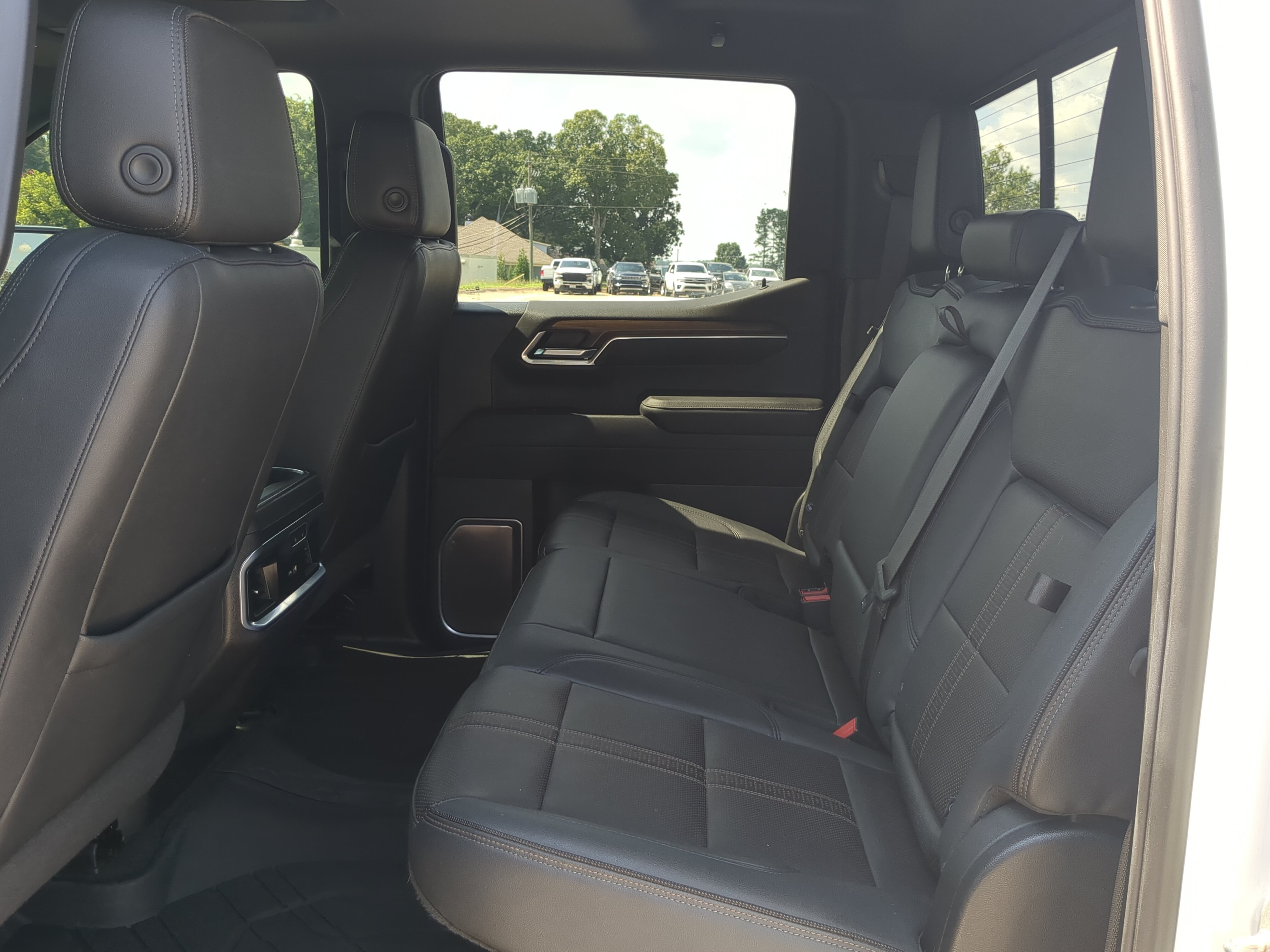 Used 2022 Chevrolet Silverado 1500 High Country w/ High Country Premium Package AWD/4WD image 12