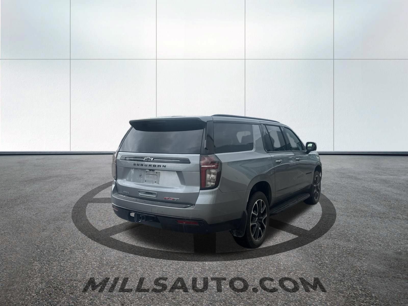 Used 2024 Chevrolet Suburban RST w/ Luxury Package AWD/4WD image 4