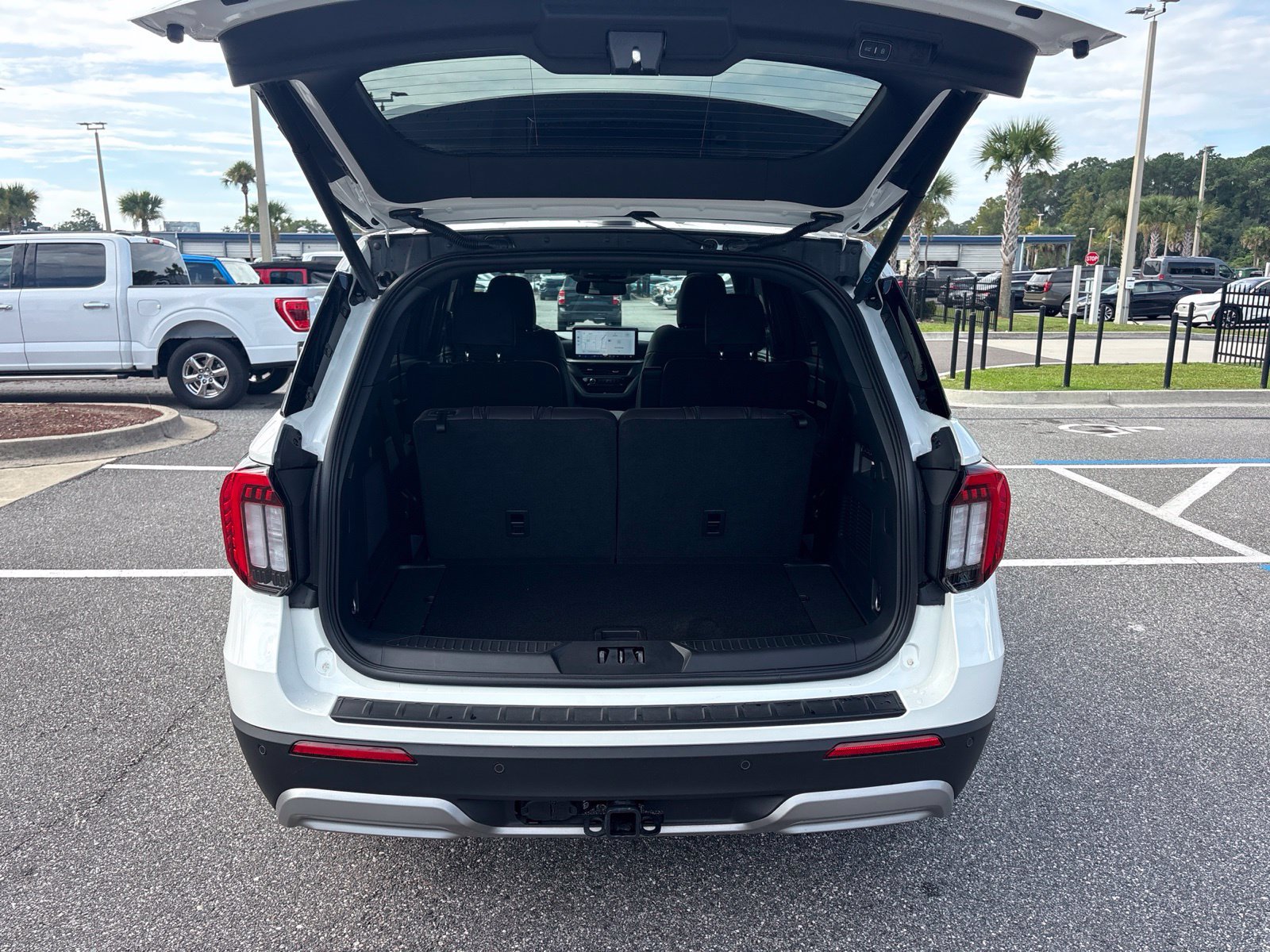 Certified 2025 Ford Explorer Platinum RWD image 10