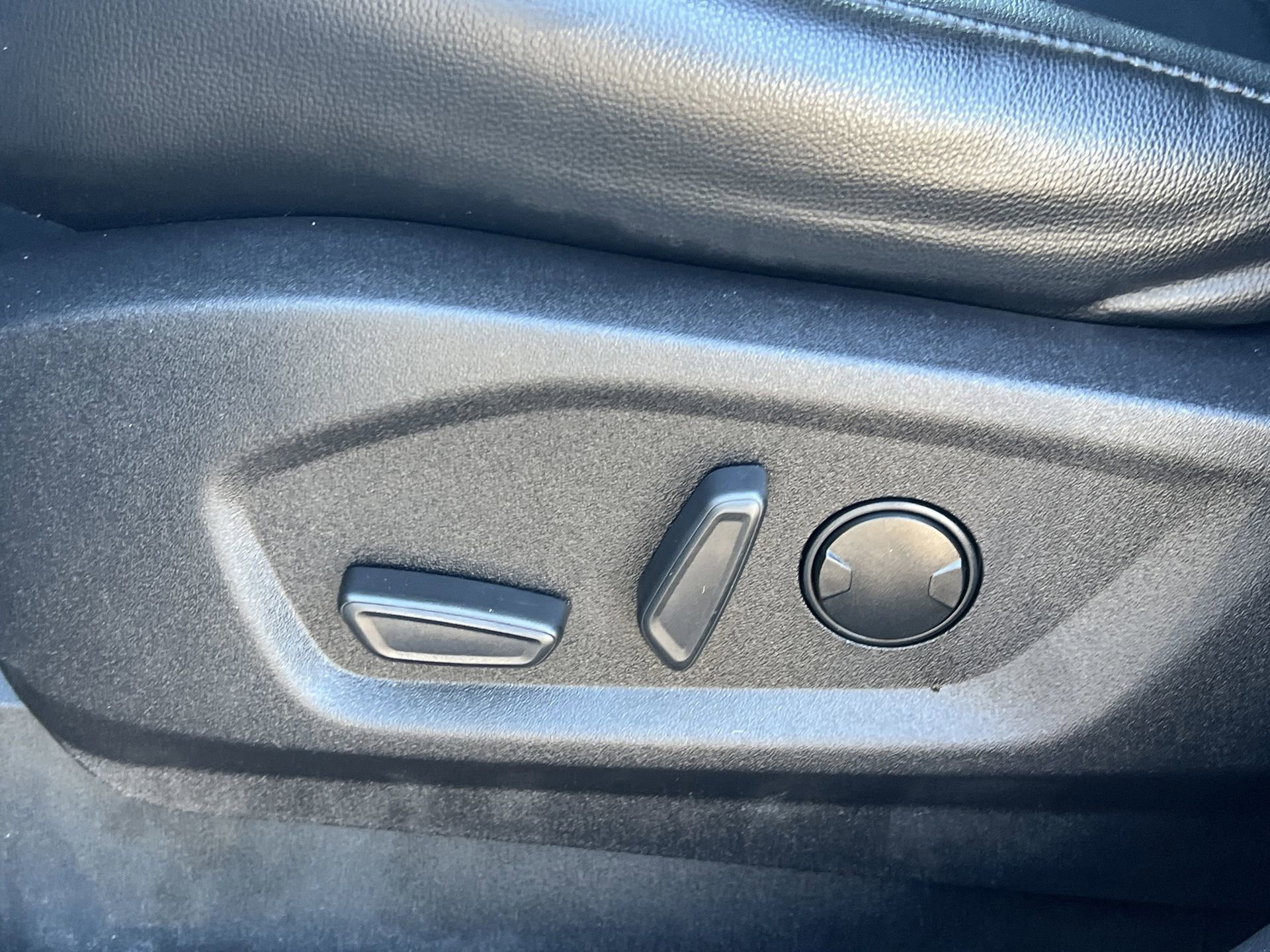 Certified 2022 Ford Edge Titanium w/ Equipment Group 301A image 27