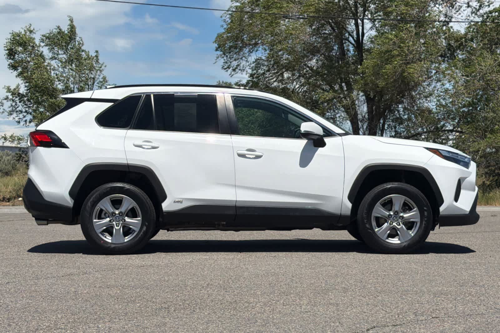 Used 2024 Toyota RAV4 XLE AWD/4WD image 8
