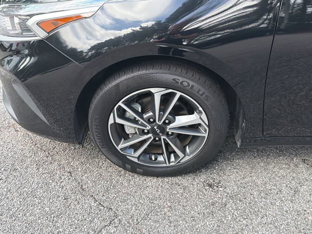 Used 2023 Kia Forte LXS FWD image 9