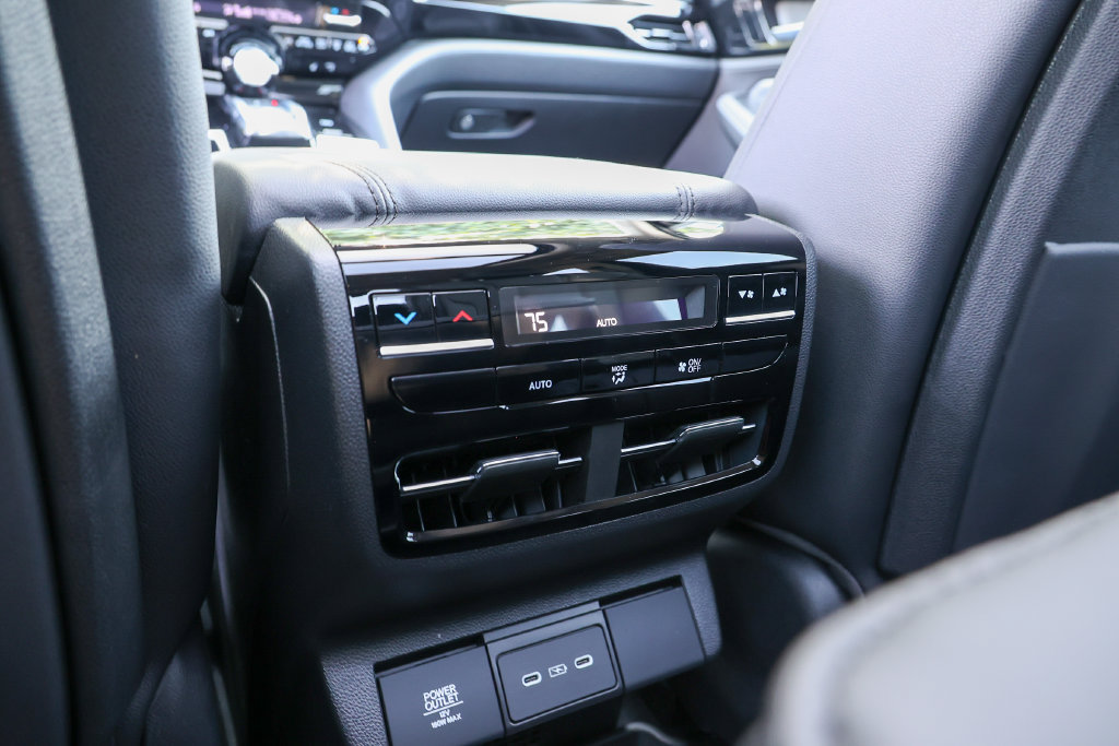 Used 2025 Acura MDX SH-AWD image 43