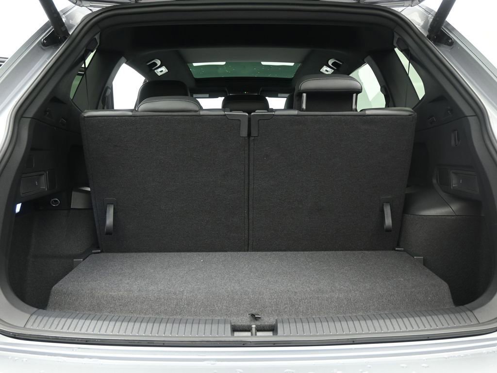 Used 2024 Volkswagen Tiguan SE R-Line image 49