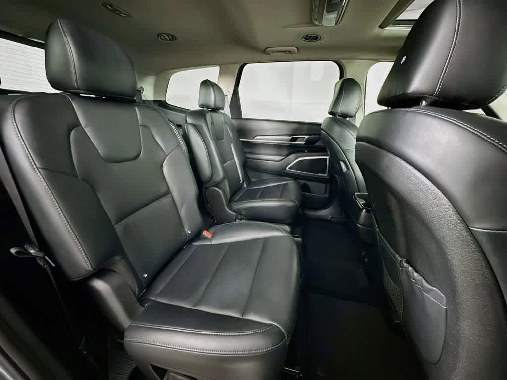 Used 2020 Kia Telluride S FWD image 33