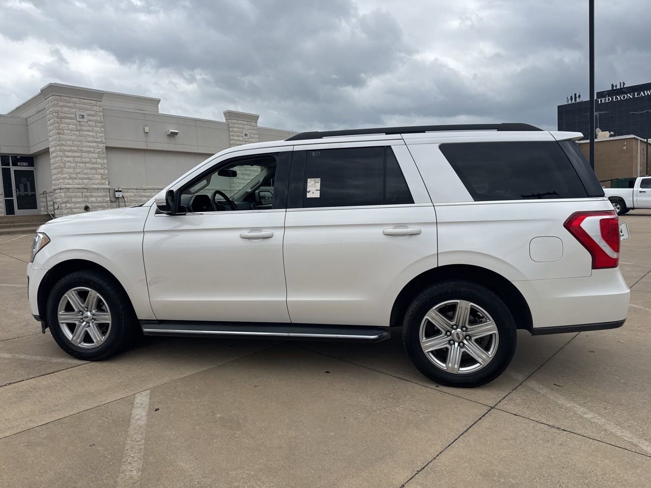 Certified 2018 Ford Expedition XLT w/ Equipment Group 202A image 8