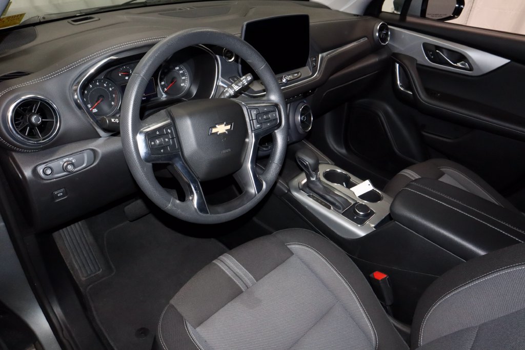 Used 2025 Chevrolet Blazer LT FWD image 25