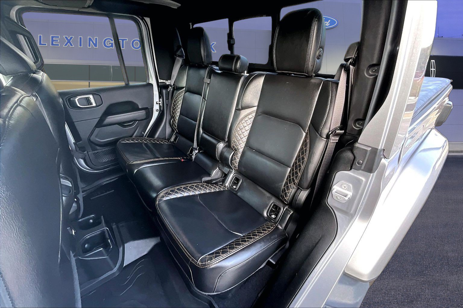Used 2021 Jeep Gladiator Overland AWD/4WD image 22