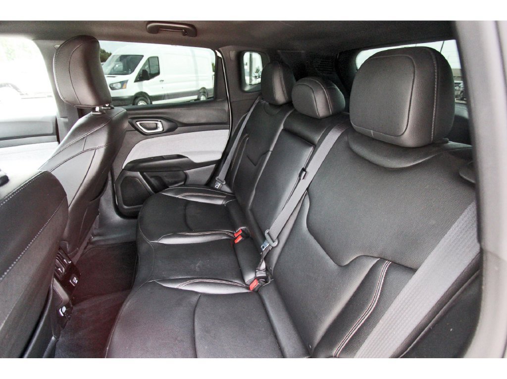 Used 2024 Jeep Compass Latitude w/ Sun and Sound Group AWD/4WD image 14