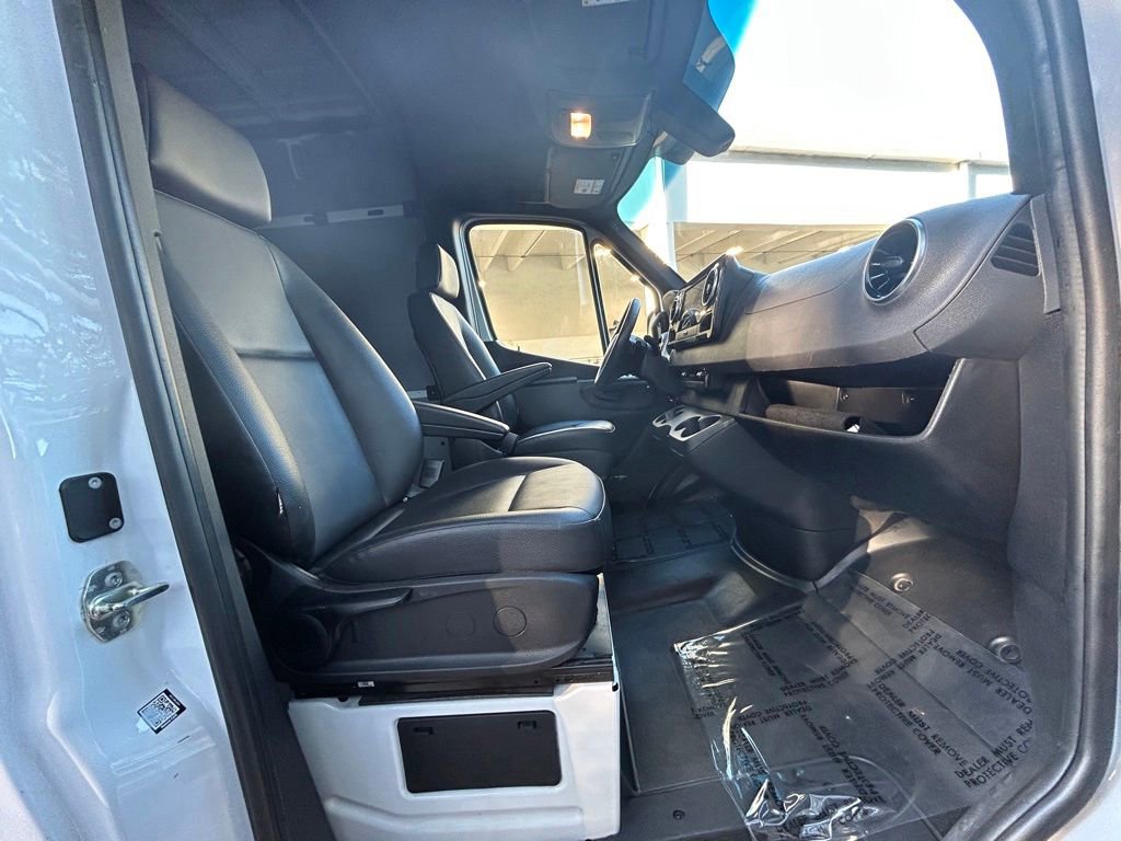 Used 2025 Mercedes-Benz Sprinter 2500 image 23