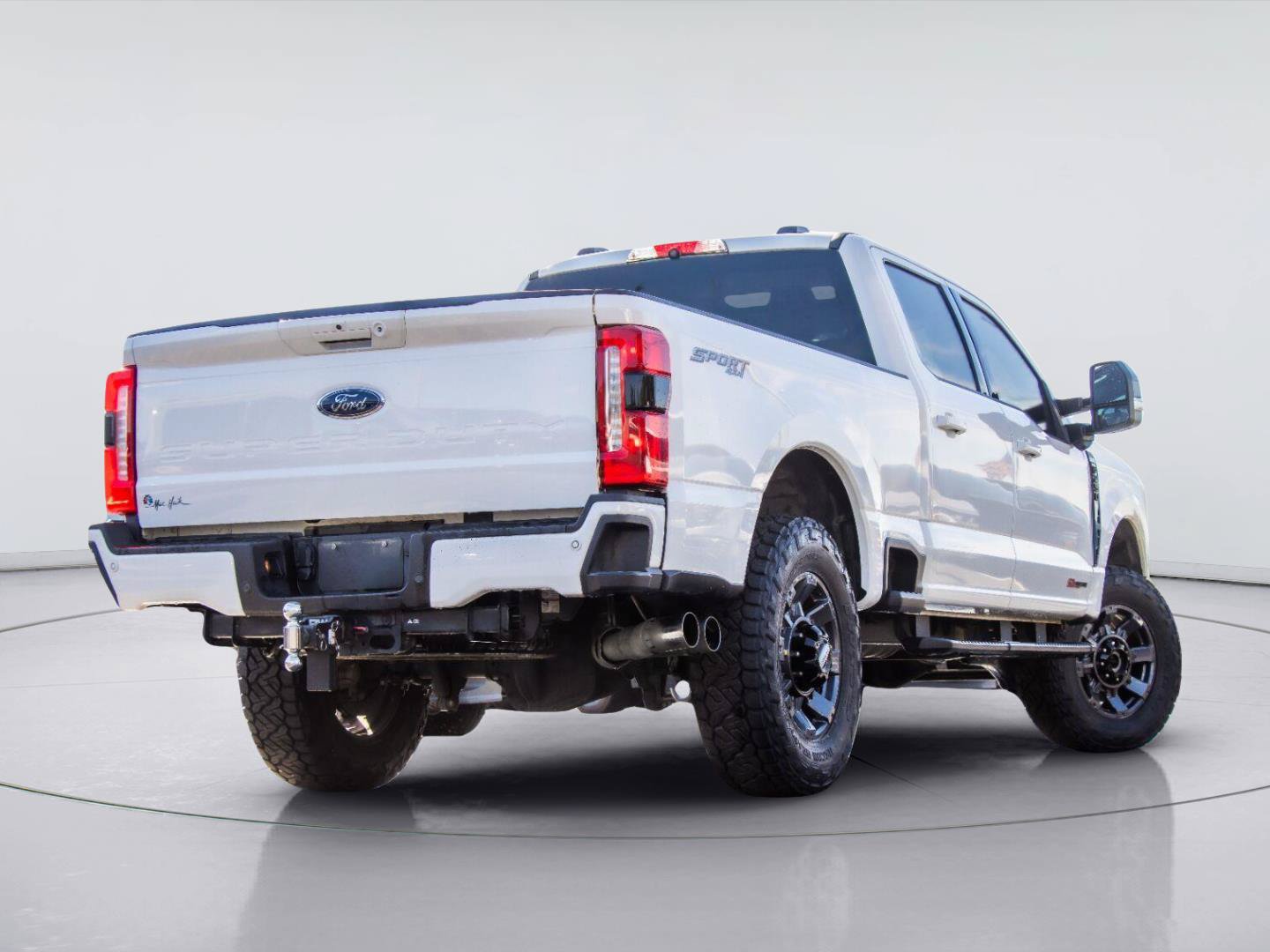 Certified 2024 Ford F250 Lariat w/ Lariat Ultimate Package AWD/4WD image 4