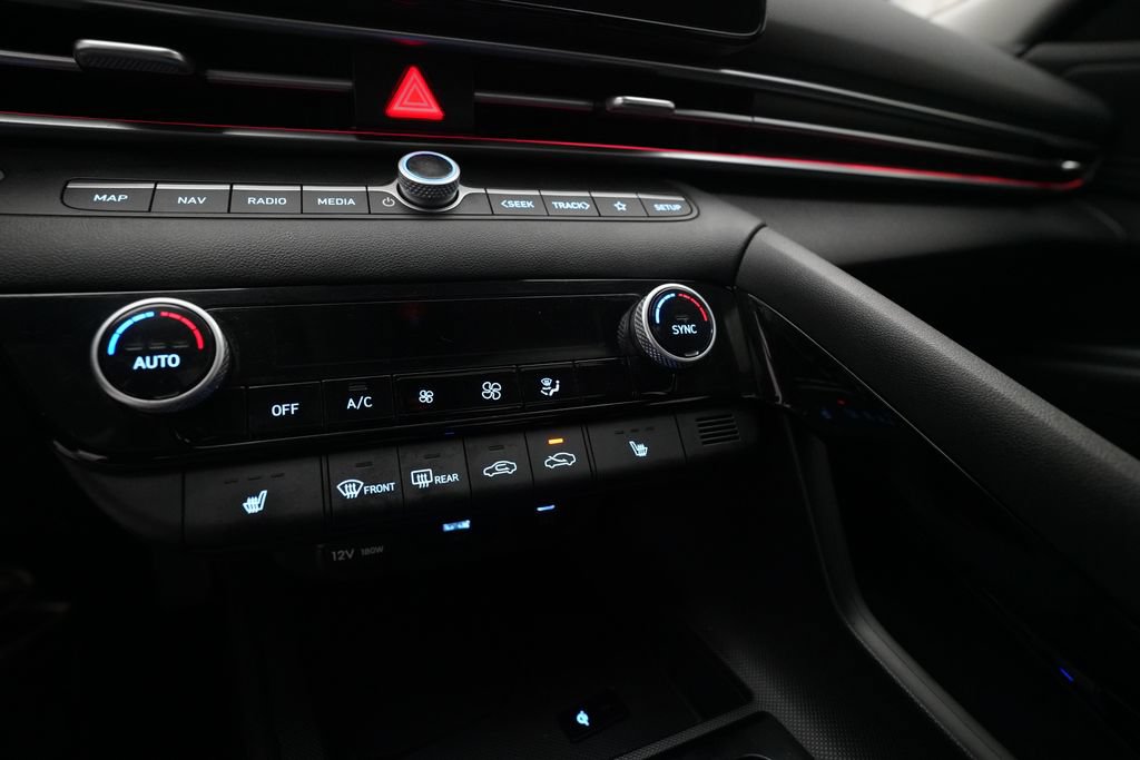 Used 2025 Hyundai Elantra Limited FWD image 20