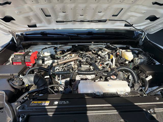 Used 2025 Toyota 4Runner SR5 AWD/4WD image 4