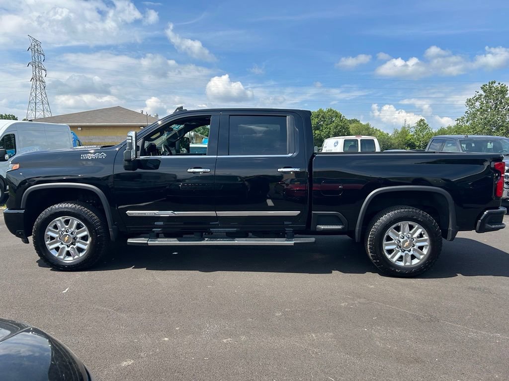 Used 2025 Chevrolet Silverado 2500 High Country w/ High Country Premium Package AWD/4WD image 5