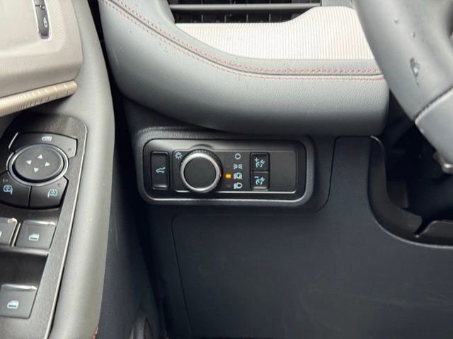 Certified 2025 Ford Explorer Active AWD/4WD image 38