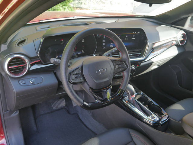 Used 2025 Chevrolet Trax RS w/ Driver Confidence Package FWD image 4