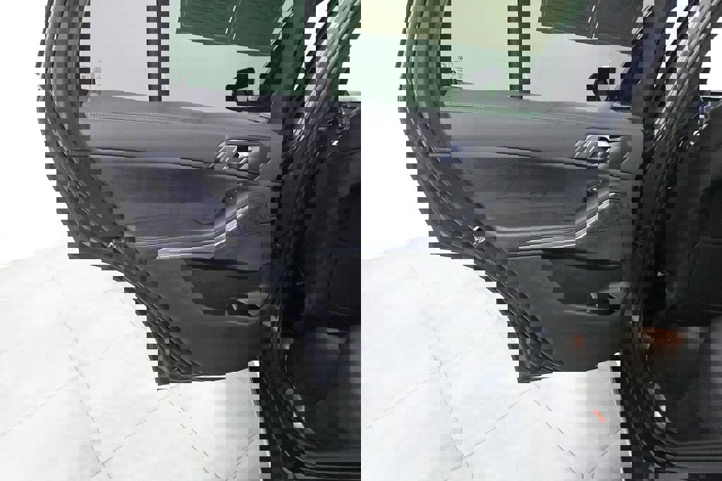 Used 2022 BMW X5 xDrive40i w/ Parking Assistance Package image 24