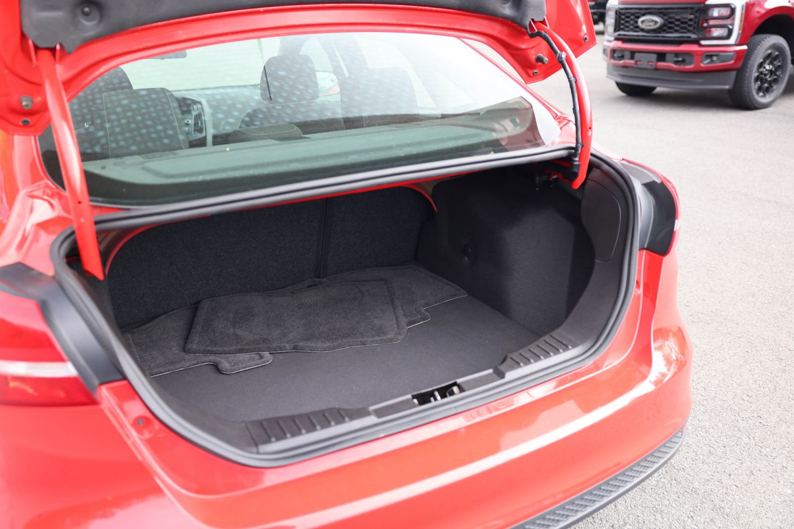 Certified 2017 Ford Focus SE FWD image 12