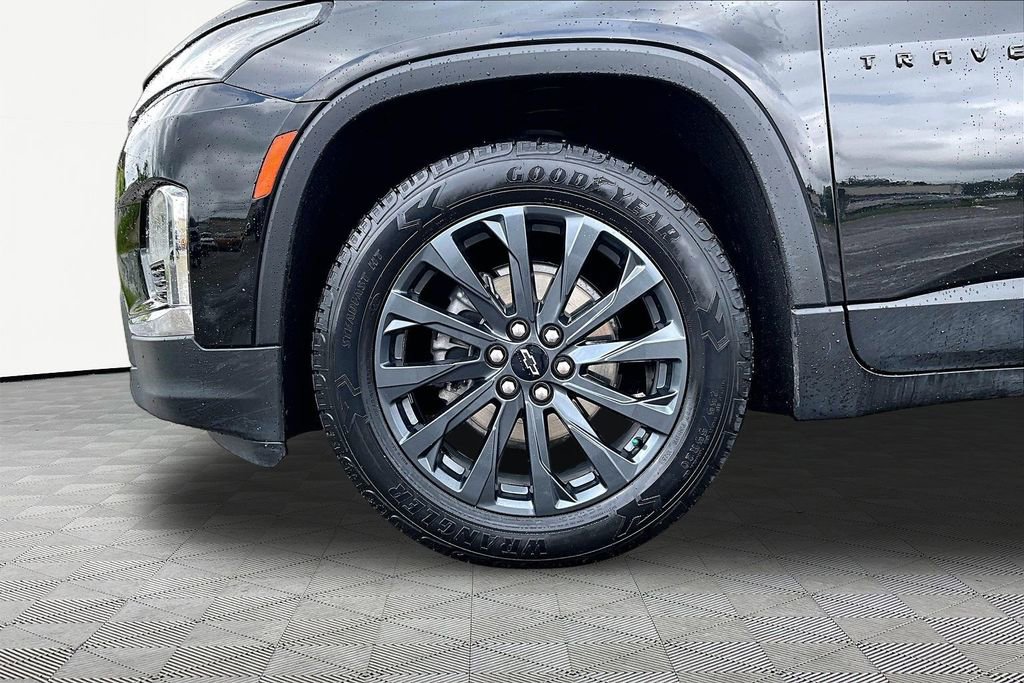 Used 2022 Chevrolet Traverse RS FWD image 9