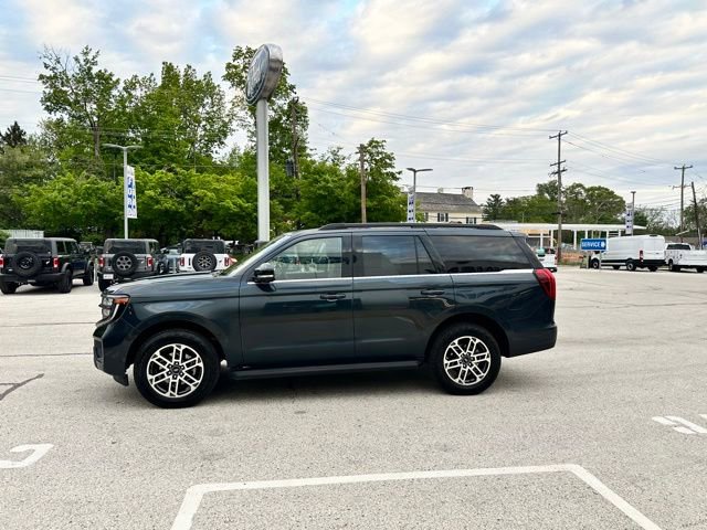 Certified 2025 Ford Expedition Active AWD/4WD image 9