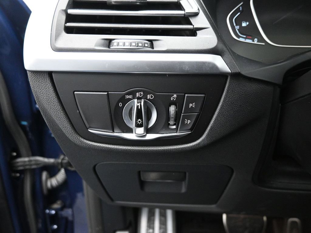 Used 2022 BMW X3 sDrive30i w/ M Sport Package image 11