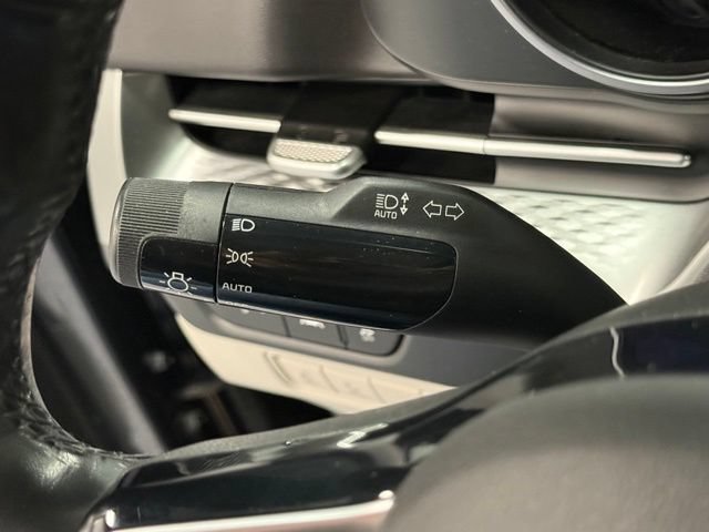 Used 2022 Kia Carnival LX FWD image 21