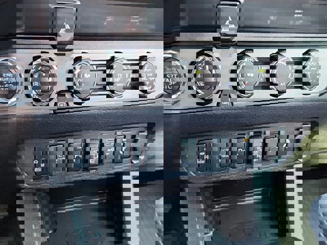 Used 2020 Toyota Tacoma TRD Sport w/ Technology Package AWD/4WD image 28