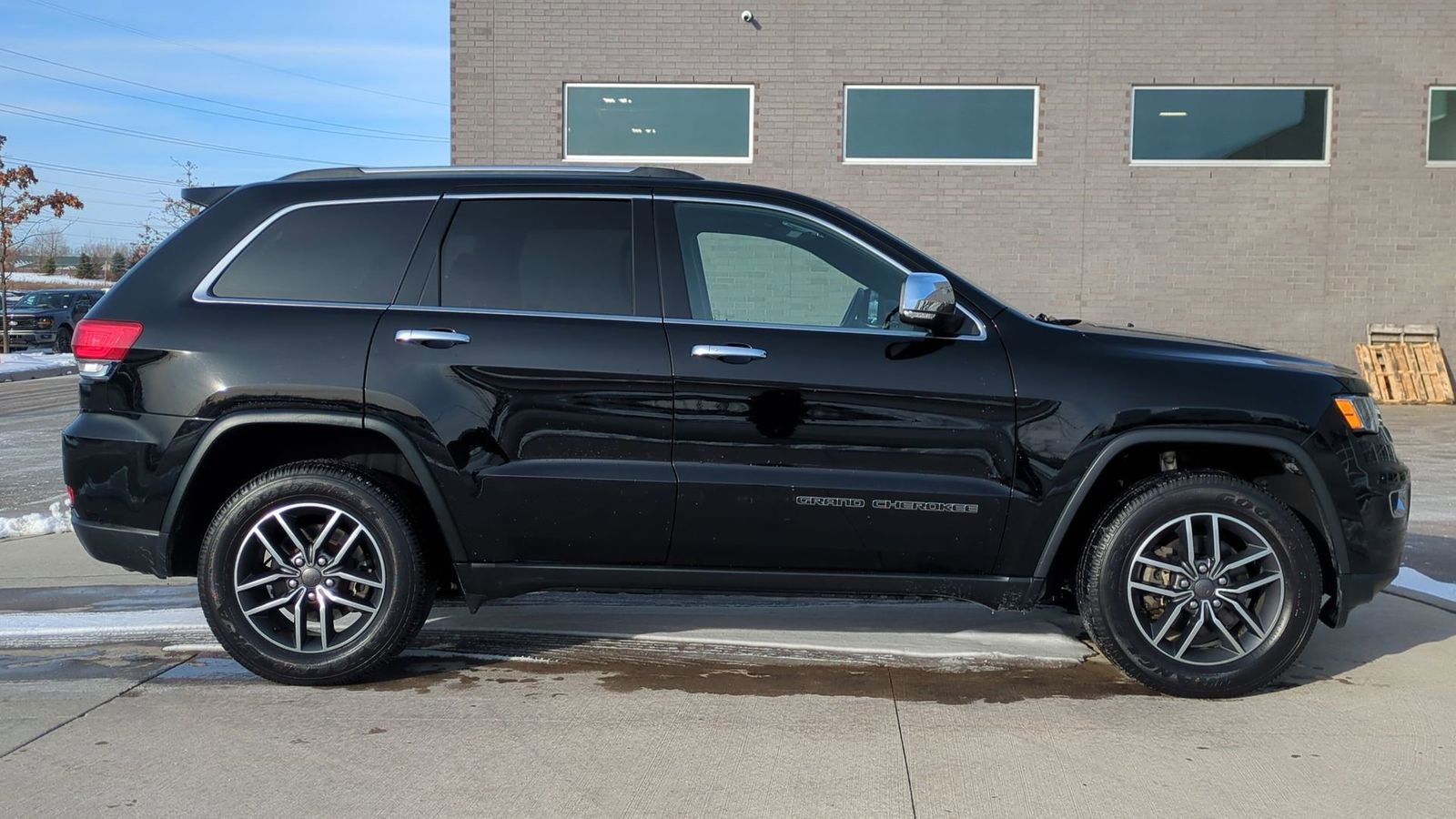 Used 2019 Jeep Grand Cherokee Limited w/ Trailer Tow Group IV image 8