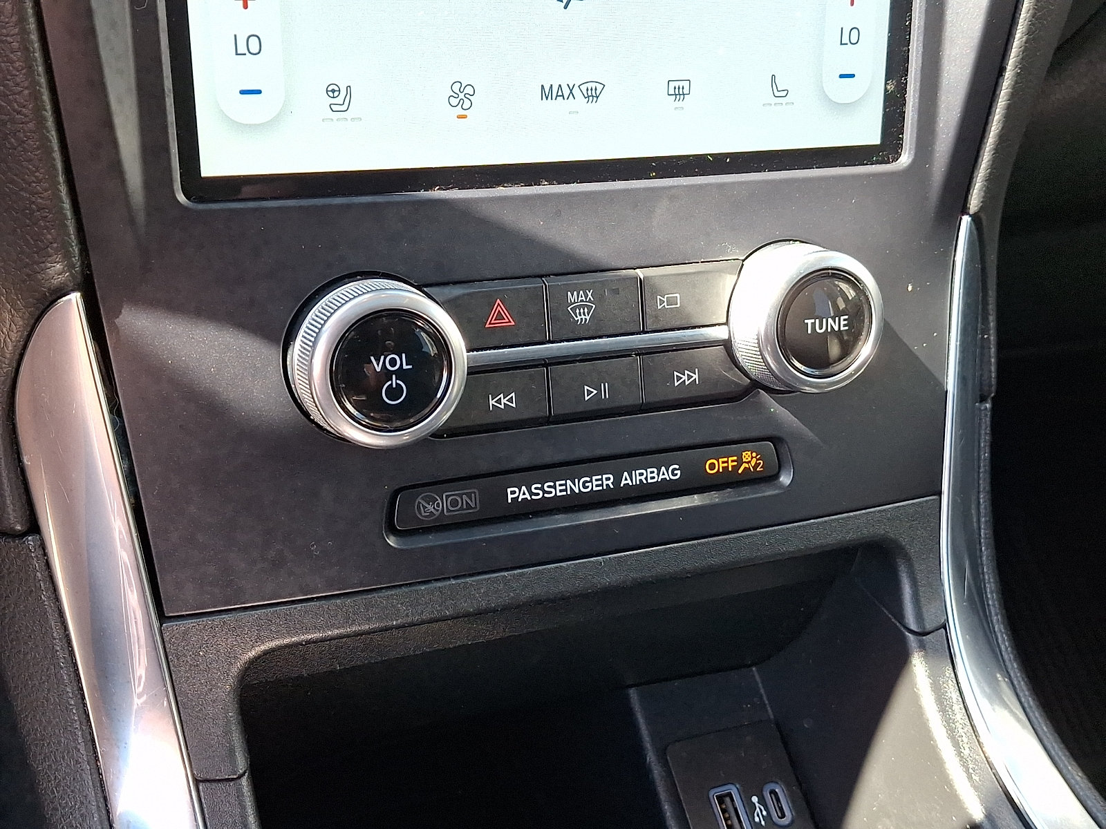 Certified 2022 Ford Edge Titanium AWD/4WD image 17
