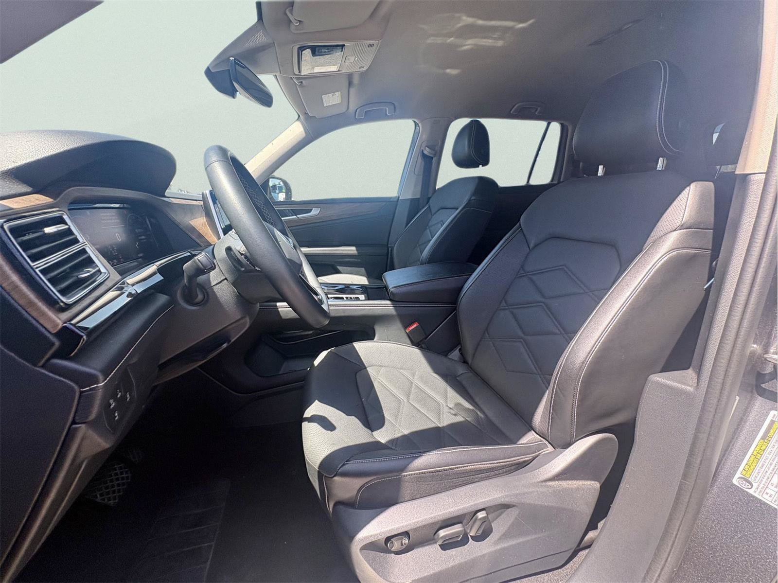 Used 2024 Volkswagen Atlas SE FWD image 13